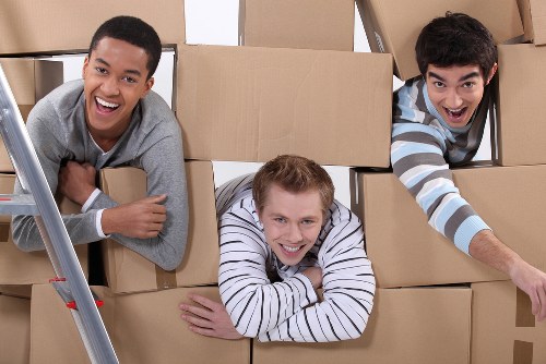 Preparation and wrapping of furniture before storage